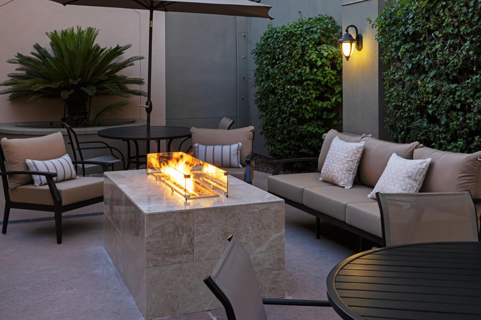 Courtyard By Marriott Baldwin Park Hotel Exterior foto